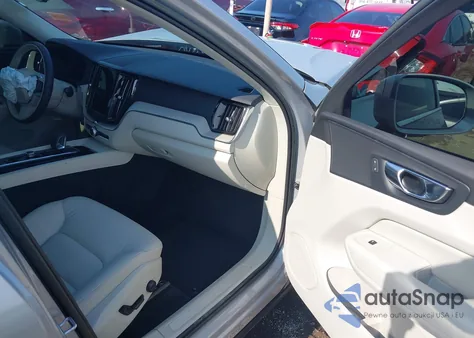 2023 Volvo Xc60 B5 Plus Bright Theme z USA, uszkodzony, nr VIN YV4L12DN4P1212817